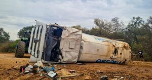 Diario HOY | Camión de la ESSAP vuelva en el Chaco