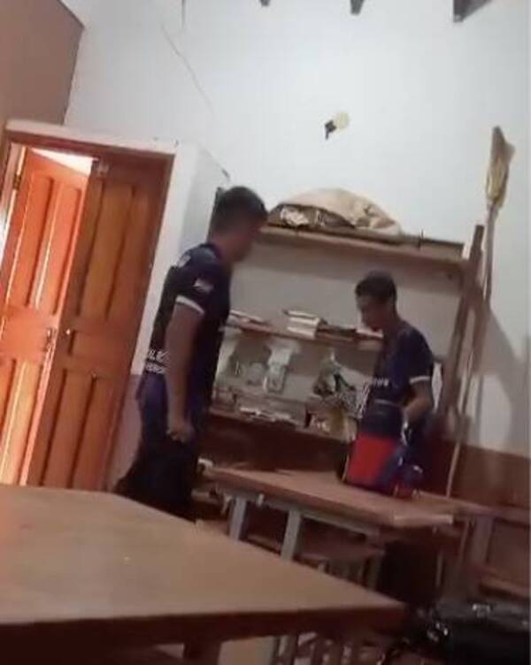 [VIDEO] Filman a alumno que agrede a su compañero, un joven especial