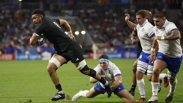 Los All Blacks golean a Italia