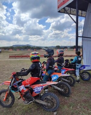 PARAGUAYOS EN COMPETENCIA INTERNACIONAL DE MOTOCROSS