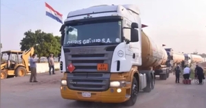  Camiones que transportaban GLP a Paraguay quedaron varados en Argentina