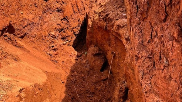 Tragedia en Itapúa: Montículo de tierra aplasta y mata a un joven - Noticias Paraguay