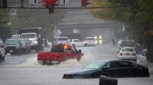 Nueva York en alerta por lluvias e inundaciones que afectan a los medios de transporte