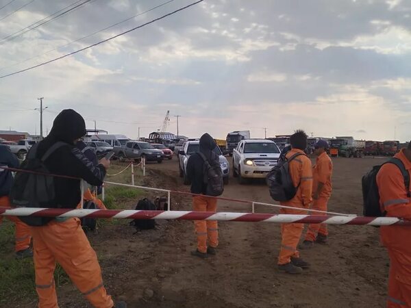 Huelga de obreros de Aña Cua fue ratificada como legal por juzgado de Misiones - Nacionales - ABC Color