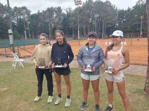 En Punta del Este, Zoe es finalista en singles y Valeria campeona en dobles - La Tribuna