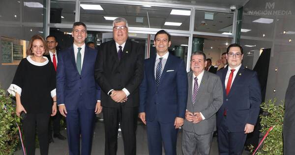 La Nación / Universitaria celebró sus 50 años