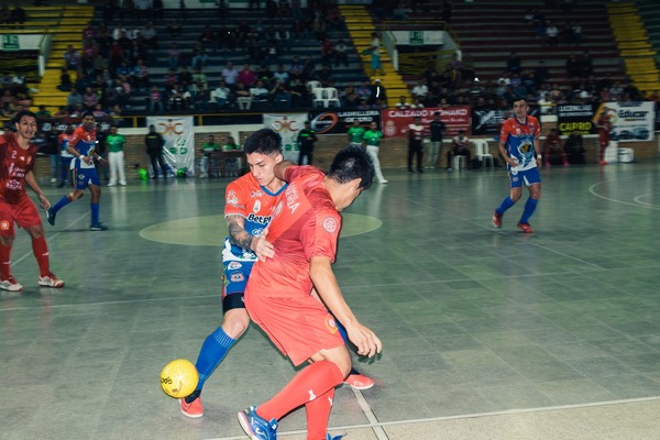 José Meza bajó al local, lidera y acaricia el cetro intercontinental - La Tribuna