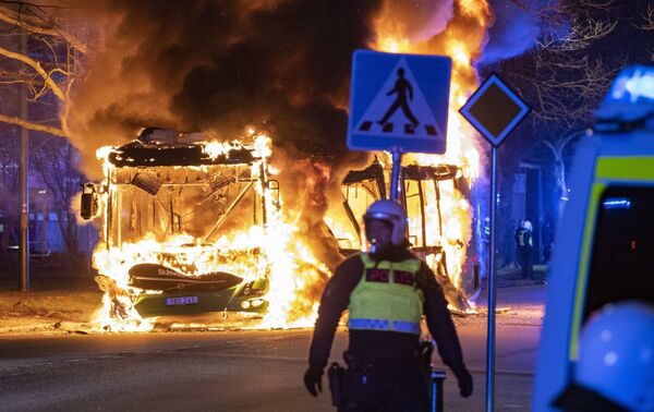 Suecia incluye a las FFAA para combatir las pandillas de inmigrantes - Informatepy.com