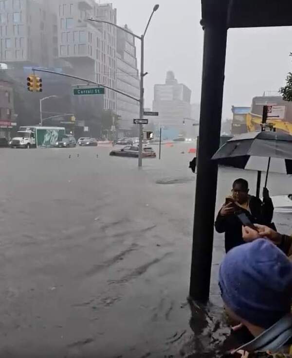 Imágenes impactantes de Nueva York inundada tras una intensa lluvia | 1000 Noticias
