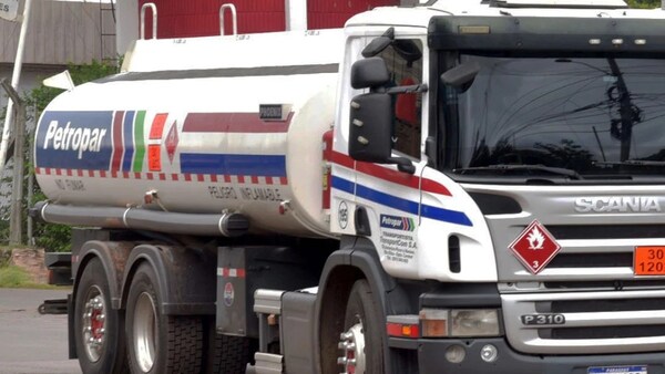 CAMIONES DE PETROPAR Y PRIVADOS RETENIDOS DE NUEVO EN ARGENTINA