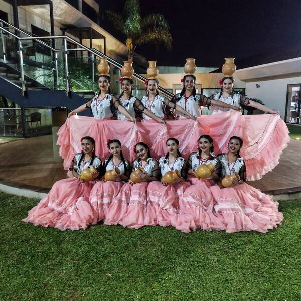 BAILARINAS DE CAMBYRETÁ BRILLAN EN EL ENCUENTRO LATINOAMERICANO DE CLUBES BMW MOTORRAD