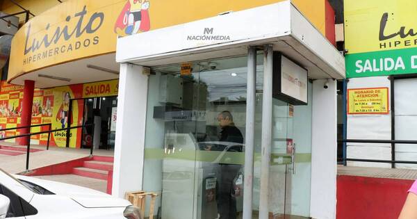 La Nación / Presuntos asaltacajeros fueron repelidos por dos guardias de seguridad
