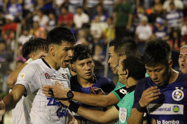 Emociones, goles y expulsiones: Verdadero partidazo en el empate de 2 de Mayo ante Sol - Oasis FM 94.3