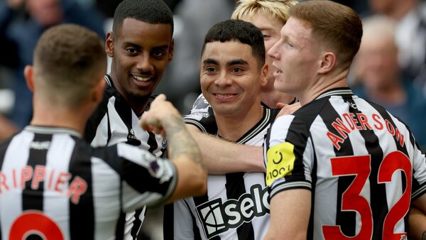 Golazo de Miguel Almirón en la Premier League