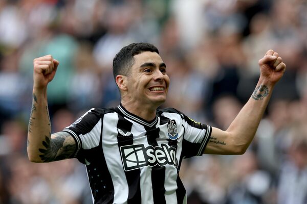 El golazo de Almirón en la Premier League - trece