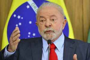 Después de la cirugía, Lula pasa una noche 'estable' y comienza fisioterapia