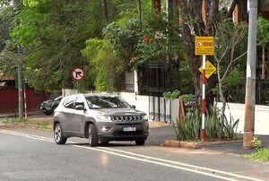 Polémica: estacionamiento reservado sobre bicisenda de Asunción - Nacionales - ABC Color