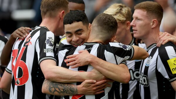 Newcastle gana con el aporte goleador de Almirón