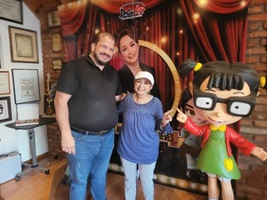 La Chilindrina abrió las puertas de su casa y recibió un reconocimiento por su libro «Yo Amo a la Familia» de prevencion del