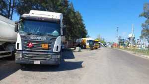 Argentina discrimina solo a camiones paraguayos hace más de ocho días, según Central Obrera