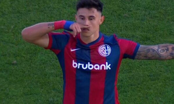 Adam Bareiro logró el empate de su equipo con un golazo de penal