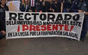 Diario HOY | Paro total en la Universidad Nacional del Este: docentes exigen nivelación salarial