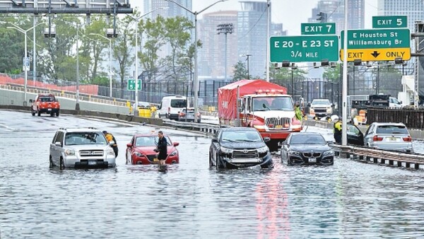 Nueva York en alerta por lluvias y riadas que casi paralizan el metro
