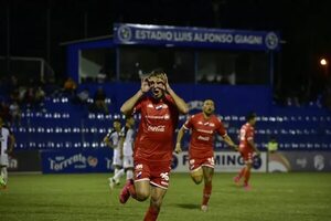 Tacuary vs. Nacional: Sólido triunfo de la academia - Fútbol - ABC Color
