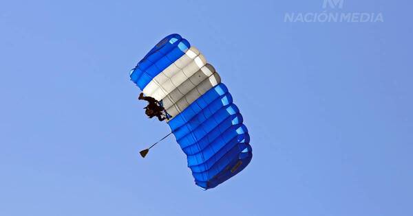 La Nación / Emoción extrema, adrenalina y un colorido espectáculo en las alturas