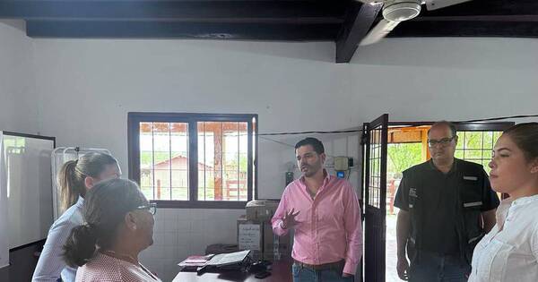 La Nación / Entregan ambulancia en el Chaco y recorren centros asistenciales