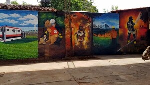 Villarrica: Artistas eternizan legados positivos como murales en la ciudad