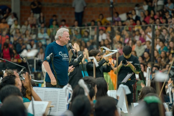 Cerca de 1.800 niños pidieron la paz junto a megaorquesta sinfónica - La Tribuna