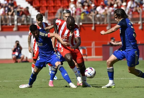Almería y Granada empatan en aciertos y errores en un partido loco - Fútbol Internacional - ABC Color