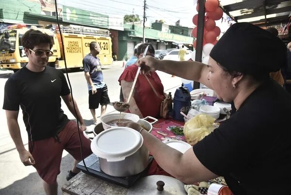 Jopará: Más de 1.500 platos se sirvieron en plazas, calles y centros de Asunción - Nacionales - ABC Color