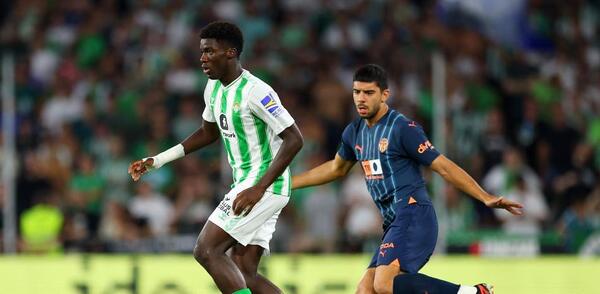 El Betis vence y convence ante el Valencia
