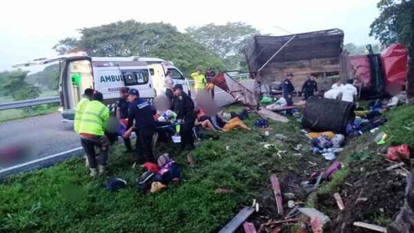 Accidente en México deja 10 migrantes muertos y 17 personas con lesiones graves