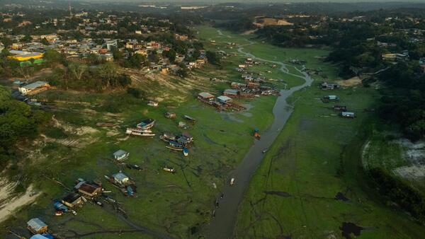 Un muerto y cuatro desaparecidos por deslave que arrastró villa en la Amazonia brasileña