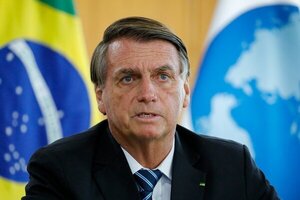 Bolsonaro no declaró las armas que recibió en los Emiratos Árabes Unidos