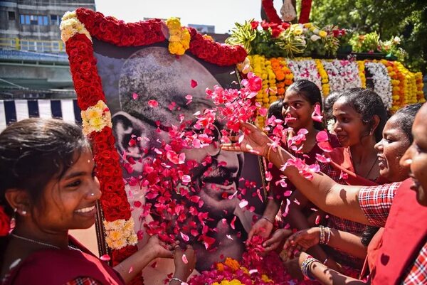 India celebra con sobriedad el aniversario del nacimiento de Gandhi - Mundo - ABC Color