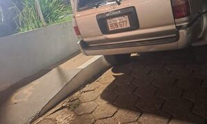 Incautan vehículo que molestaba a vecinos con música a todo volumen