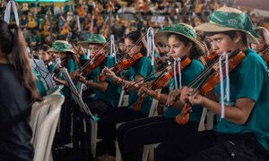 #SuenaSanJuan: 1 800 niños y jóvenes presentaron una puesta en escena maravillosa al unísono pidiendo la paz – Prensa 5