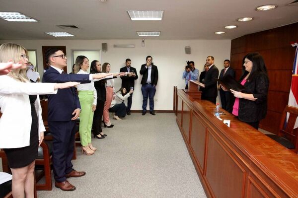 Prestaron juramento actuarios judiciales para Itapúa