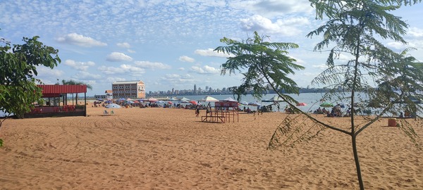La Playa San José en Encarnación se convierte en un destino turístico adelantado al verano