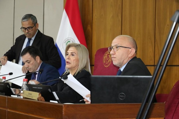 Adelantan veto y anuncian estrategia procesal para ocupantes de tierras del Ministerio de Defensa - MarketData