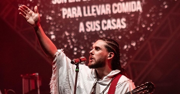Criticaron los mensajes que “Nestor Ló” realizó durante una presentación - EPA
