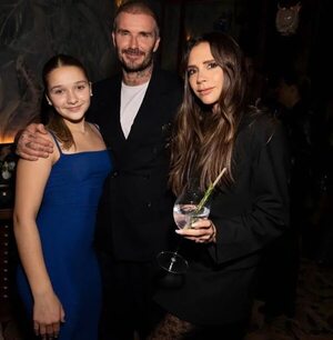 Victoria Beckham presentó su nueva colección en París, rodeada de su familia - Gente - ABC Color