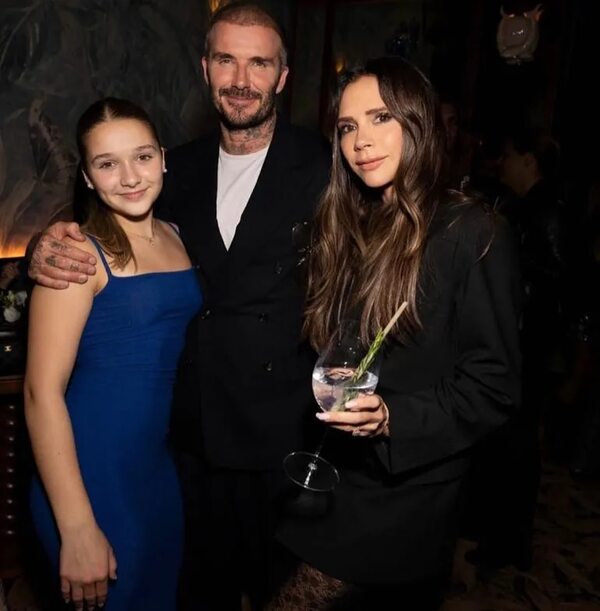 Victoria Beckham presentó su nueva colección en París, rodeada de su familia - Gente - ABC Color