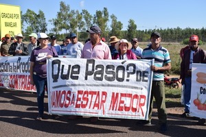 PRODUCTORES DE PAPA SE MANIFESTARON EN LA COLMENA