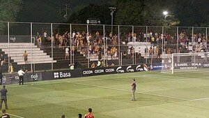 Comisario reconoce que hubo error de Policías al cruzar frente a hinchas | 1000 Noticias