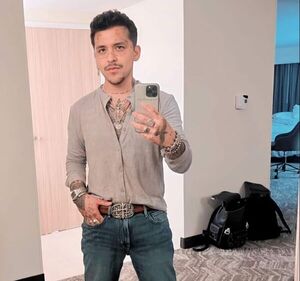 Christian Nodal impacta con su transformación física